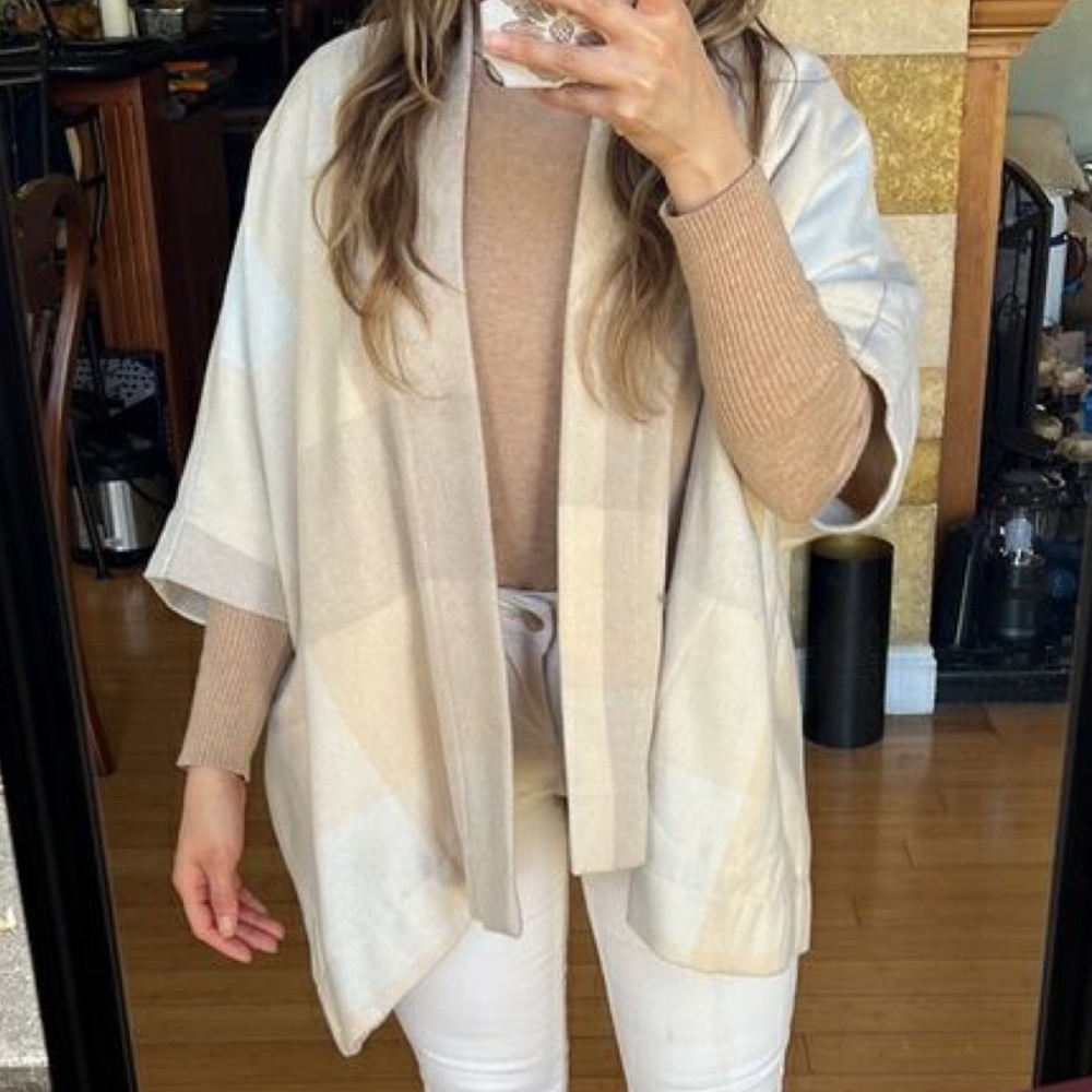 NWT! Universal Thread Poncho Cape in cream tan check OSFM
